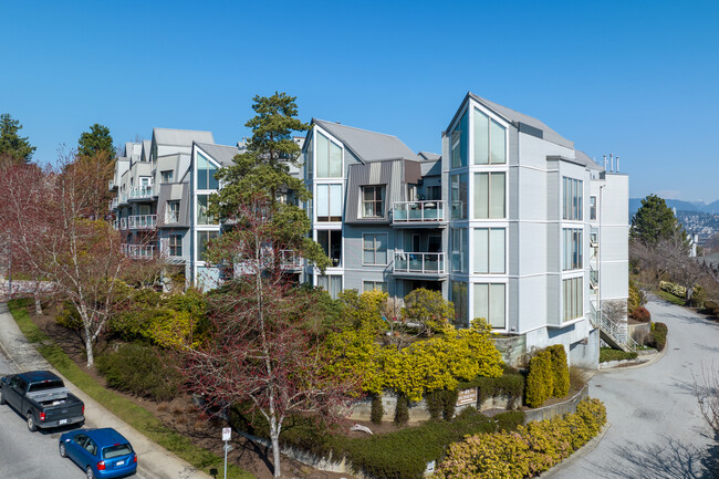 Gatehouse Place in New Westminster, BC - Building Photo - Building Photo