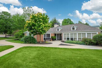 Williamsburg Townhomes in Northfield, OH - Foto de edificio - Building Photo