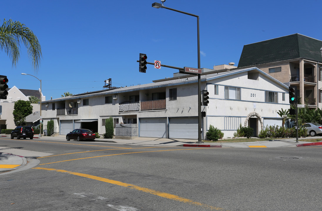 201 N Kenwood St in Glendale, CA - Building Photo