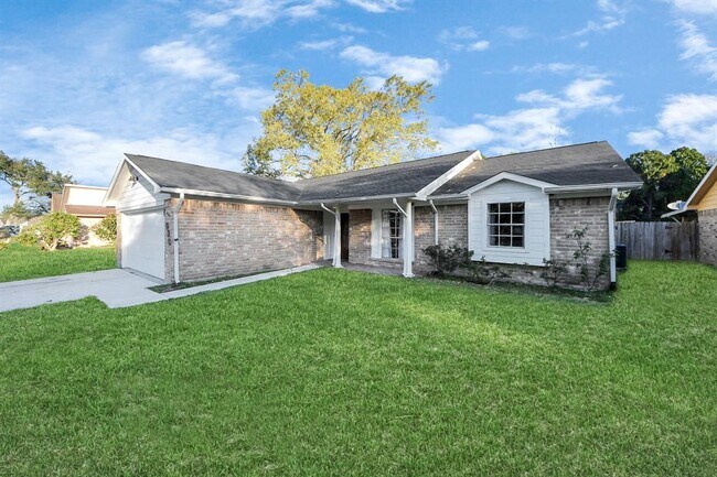 15030 Royal Shadows Dr in Houston, TX - Building Photo - Building Photo