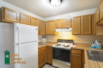 1602 Helmo Ave N in Oakdale, MN - Building Photo - Building Photo