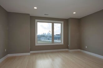 554 E Hewson St in Philadelphia, PA - Building Photo - Building Photo