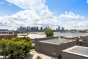 305 Border St, Unit 402 in Boston, MA - Building Photo