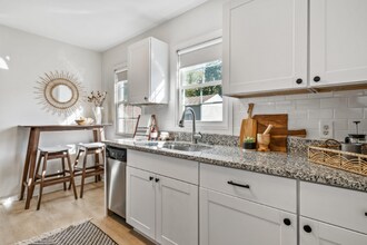 2905 Blackstone Ave in Minneapolis, MN - Building Photo - Building Photo