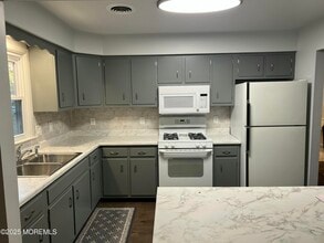 927 Edgebrook Dr N in Bayville, NJ - Building Photo - Building Photo