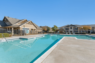 Pecan Creek on McKinney Apartments in Denton, TX - Foto de edificio - Building Photo