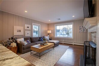 37 Bassett Ln in Madison, CT - Building Photo - Building Photo
