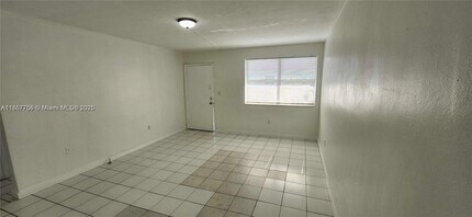 111 NW 152nd St in Miami, FL - Foto de edificio - Building Photo