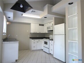 2002 Castle Creek Dr in San Marcos, TX - Building Photo - Building Photo