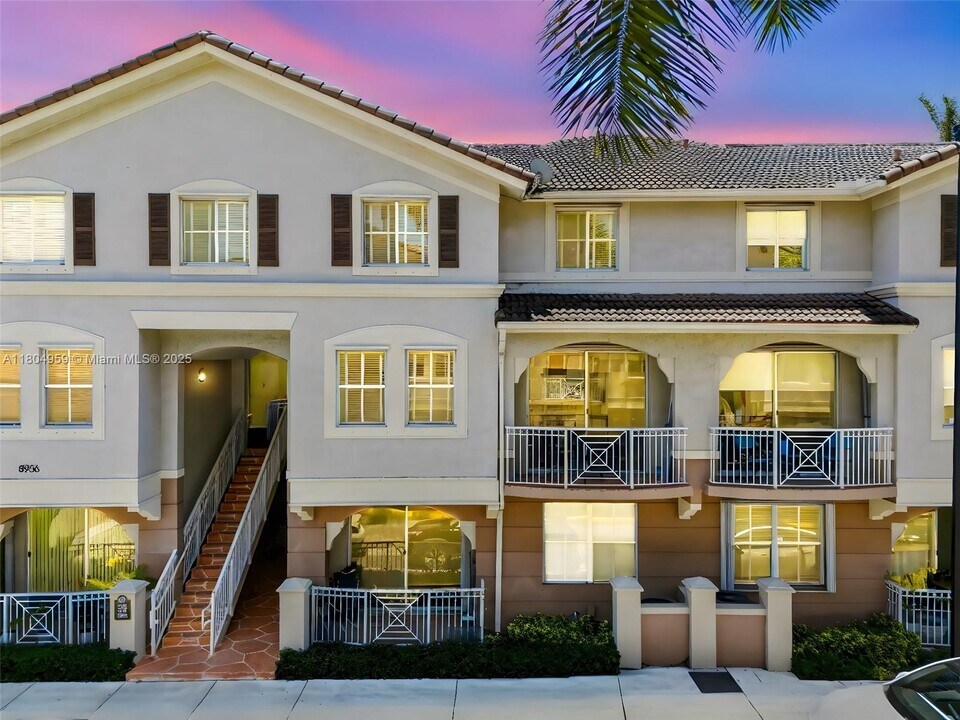 8936 W Flagler St, Unit 211 in Miami, FL - Building Photo