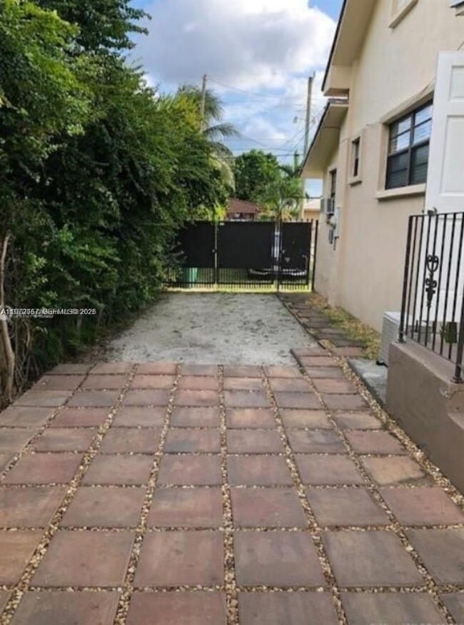 6743 SW 15th St in Miami, FL - Building Photo - Building Photo