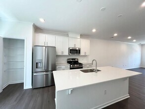 658 Mirkwood Ave in Apex, NC - Building Photo - Building Photo