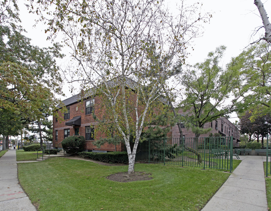 121-16-121-46 Farmers Blvd in Jamaica, NY - Building Photo