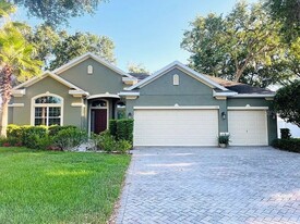 105 E Blue Water Edge Dr in Eustis, FL - Building Photo