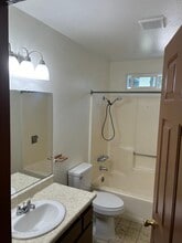 2107 Elizabeth St, Unit 2 in Shasta Lake, CA - Building Photo - Building Photo