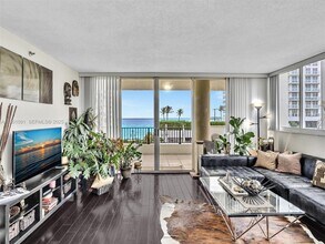 6422 Collins Ave in Miami Beach, FL - Building Photo - Building Photo