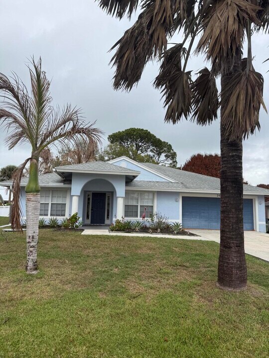 249 NE Glentry Ave in Port St. Lucie, FL - Building Photo