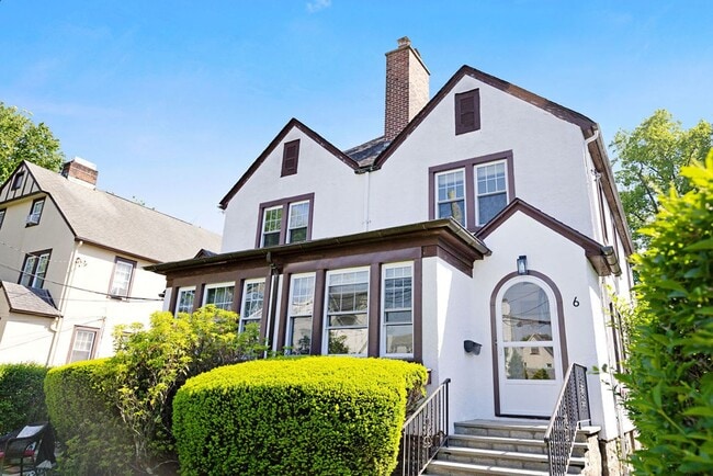 6 Alexander Ave in Harrison, NY - Building Photo - Building Photo