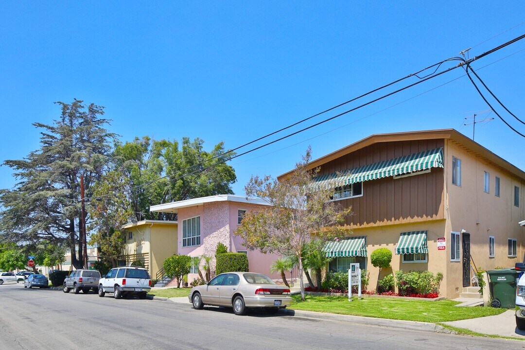 Arnett in Downey, CA - Building Photo