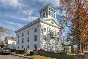 33 Prospect St in Essex, CT - Building Photo