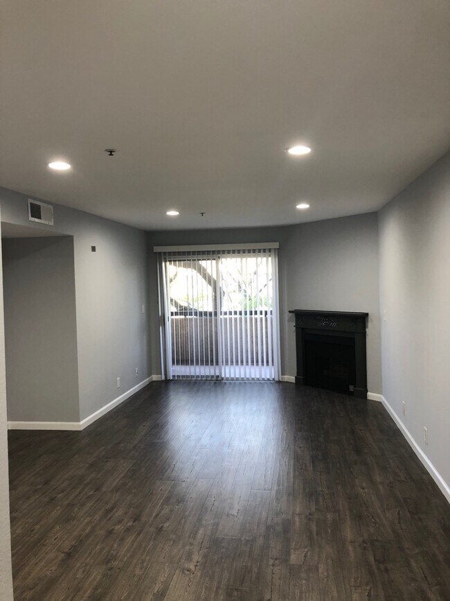 8722 Burton Way Apartments and Nearby Los Angeles Apartments For Rent