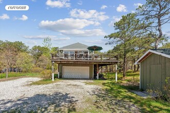 643 Lazy Point Rd in Amagansett, NY - Building Photo - Building Photo