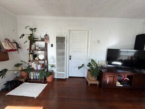 104 N Guadalupe Ave in Redondo Beach, CA - Foto de edificio - Building Photo