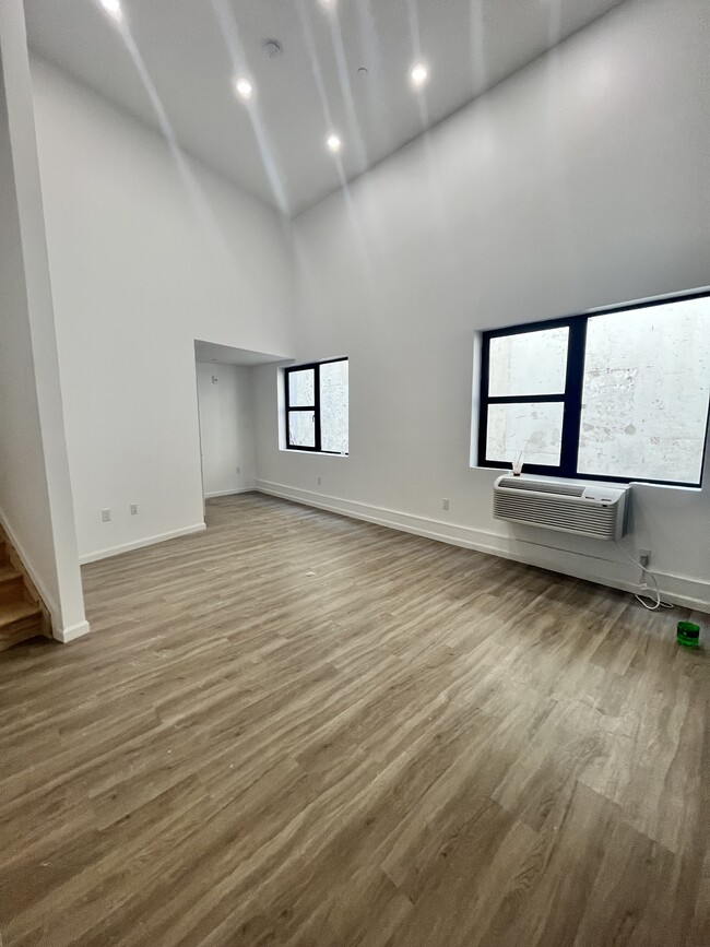 555 Market St, Unit 4A in Newark, NJ - Foto de edificio - Building Photo