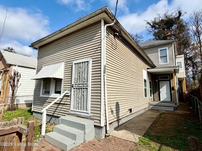 property at 2631 W Madison St