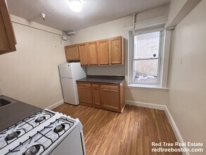 1810 Commonwealth Ave, Unit 1 in Boston, MA - Foto de edificio - Building Photo