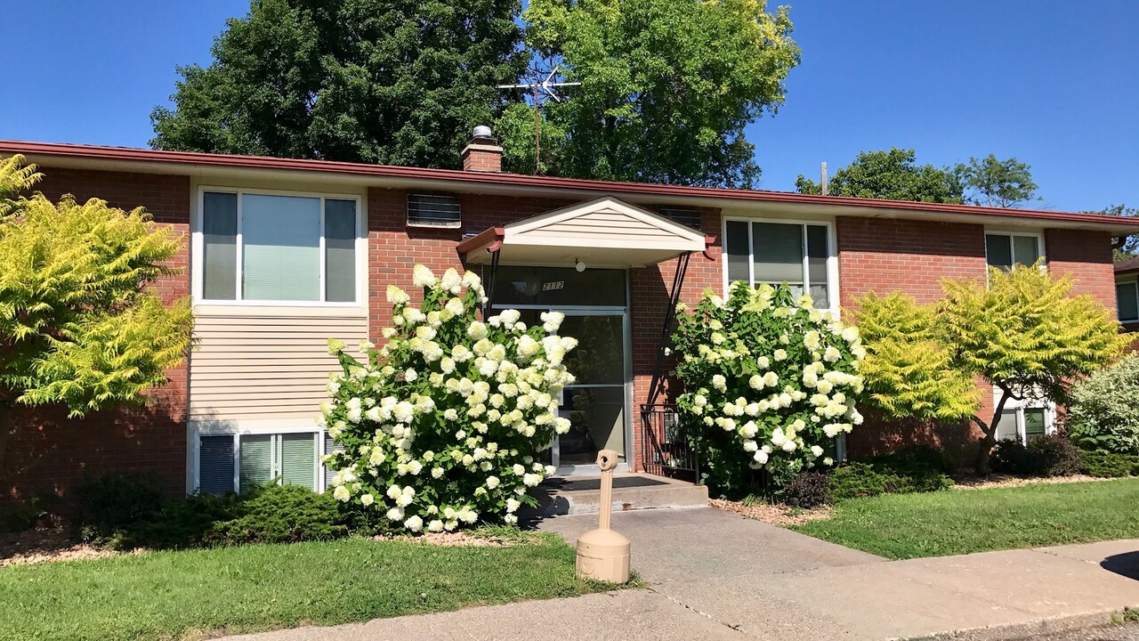 2112 Spring St, Unit 2 in Hastings, MN - Building Photo