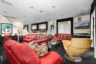 540 N W Knoll Dr in West Hollywood, CA - Building Photo - Building Photo