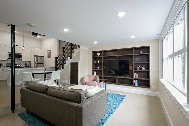 717 F St NE in Washington, DC - Building Photo - Building Photo