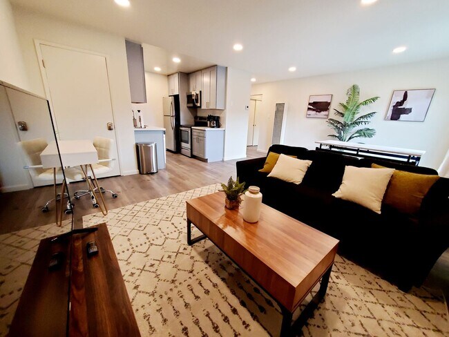 Middlefield Apartments in Redwood City, CA - Building Photo - Building Photo