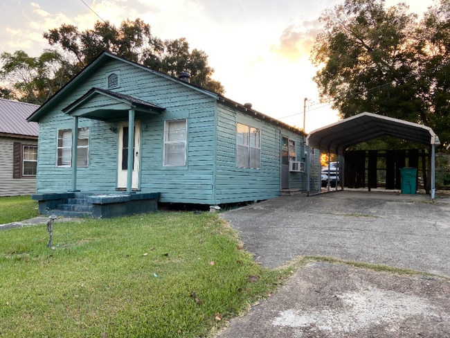 1120 S Railroad Ave in Opelousas, LA - Foto de edificio - Building Photo