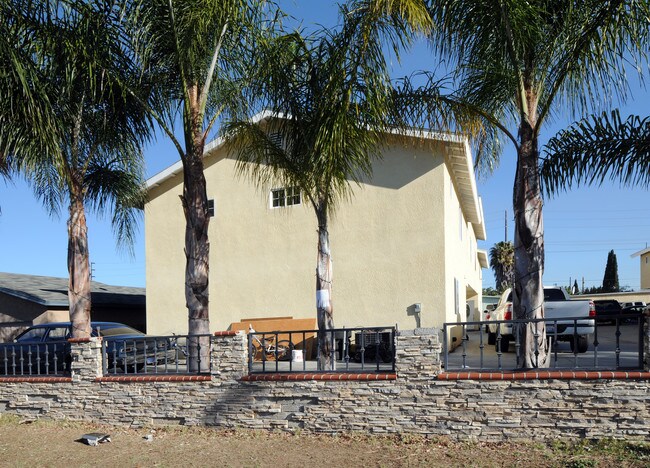 18821 E Pearl Ave in Orange, CA - Foto de edificio - Building Photo