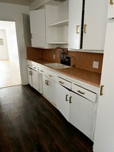 1850 N La Brea Ave in Los Angeles, CA - Building Photo - Building Photo