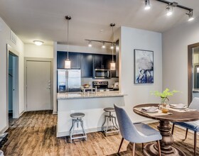 926 E 15th St in Plano, TX - Foto de edificio - Building Photo