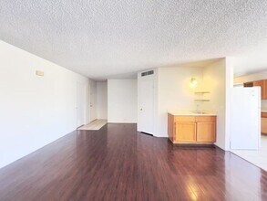 7916 Copper Canyon Rd in Las Vegas, NV - Foto de edificio - Building Photo