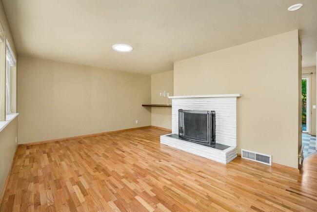19337 61st Ave NE in Kenmore, WA - Building Photo - Building Photo