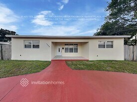 7560 Pierce St in Hollywood, FL - Building Photo