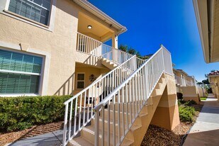 904 Casa Del Lago Way in Venice, FL - Building Photo