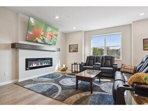 3613 76th Ln E in Inver Grove Heights, MN - Foto de edificio - Building Photo