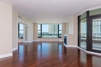 500 W Harbor Dr in San Diego, CA - Foto de edificio - Building Photo