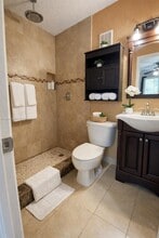 7955 NW 8th St in Miami, FL - Building Photo - Building Photo