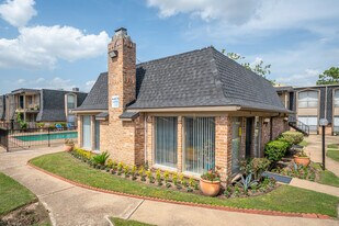 Pine Arbor in Houston, TX - Building Photo