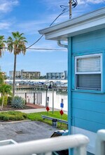 483 E Shore Dr in Clearwater, FL - Foto de edificio - Building Photo