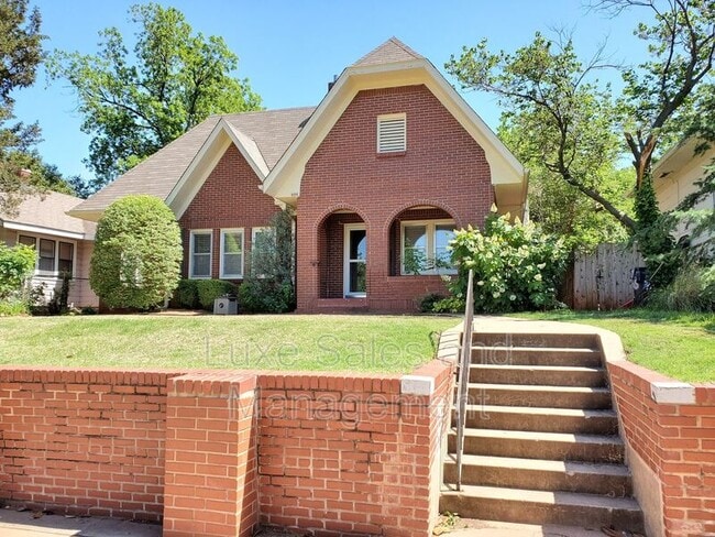 property at 606 NW 19th St