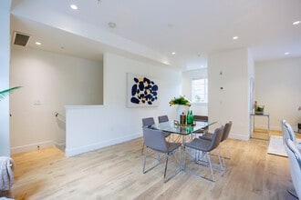 19935 75A Av in Langley, BC - Building Photo - Building Photo