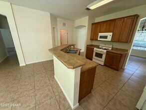 705 Ravenshill Way in DeLand, FL - Building Photo - Building Photo